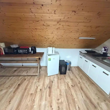 Ve Vinném Sklepě * Vrbovec